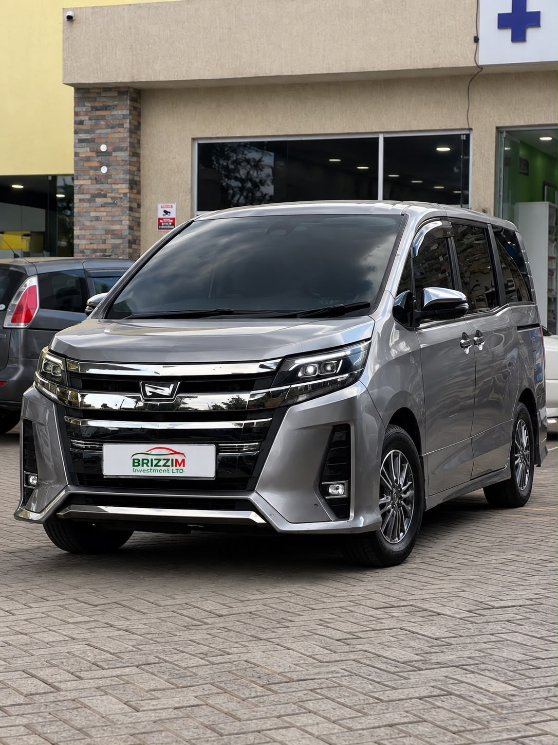 TOYOTA NOAH
